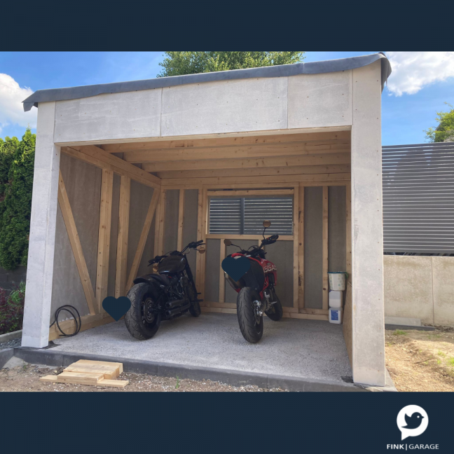 Fink Garage Holzständerbauweise - Epdm - Folie ist ausgelegt und die Motorräder haben einen neuen Stellplatz gefunden